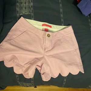 5” buttercup scallop hem short